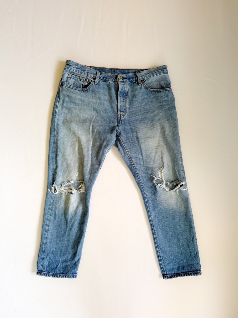 Levi's 501 CT Jeans W32 L32 Light Wash Distressed Knees Button Fly